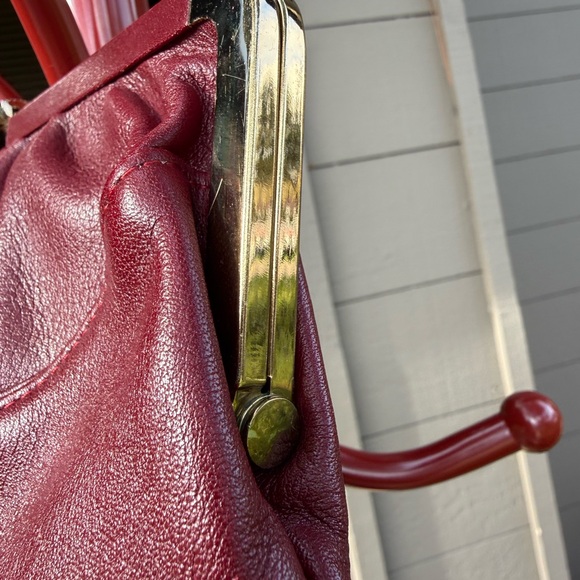 Vintage Wine Red Leather Frame Clutch - Picture 4 of 10